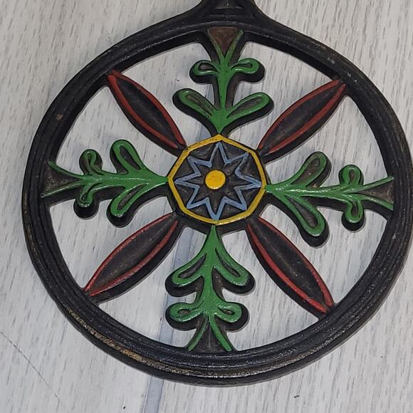 Vintage Wilton Cast Iron Painted Floral Trivet Cooking  Stove Farmhouse - Picture 3 of 7